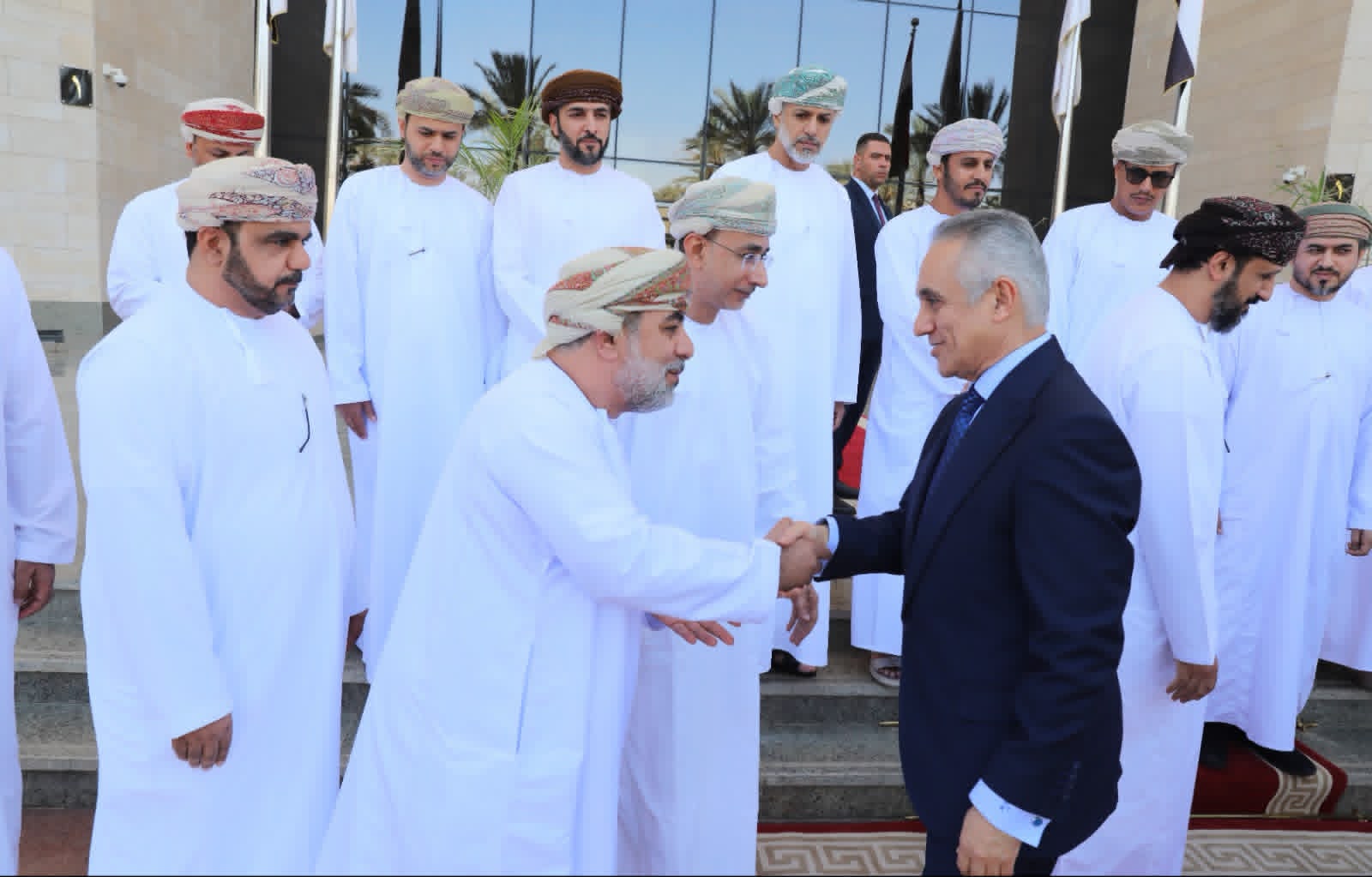 وزير العدل يستقبل الوفد العماني